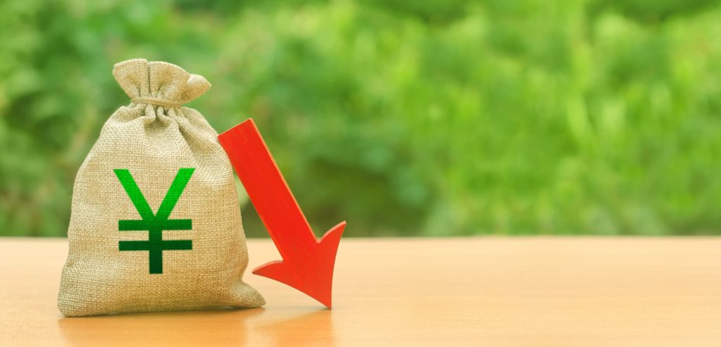 ファクタリングの乗り換えによって手数料などのコストが大幅に削減されることを示す下降グラフのイメージ