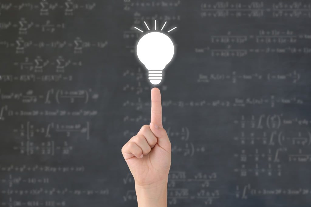 資金繰りの悩みに対する解決策としてBPSPの活用を閃く様子を表現した電球のイラスト