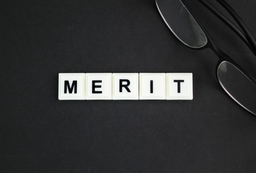 請求書の立替払いサービスを利用することで得られる資金繰り改善などのメリットを表す文字ブロック