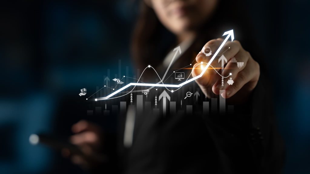 資金調達サービスによる事業への投資効果で業績が右肩上がりに成長していくデジタルグラフと女性