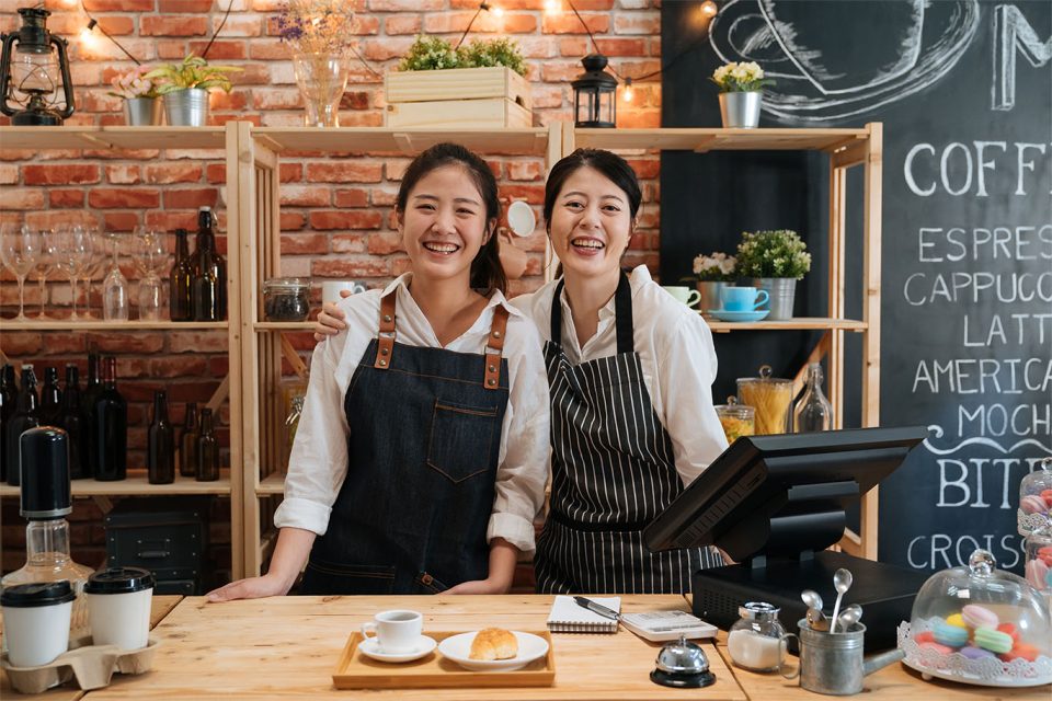 飲食店 トイレ コレクション エプロン外す