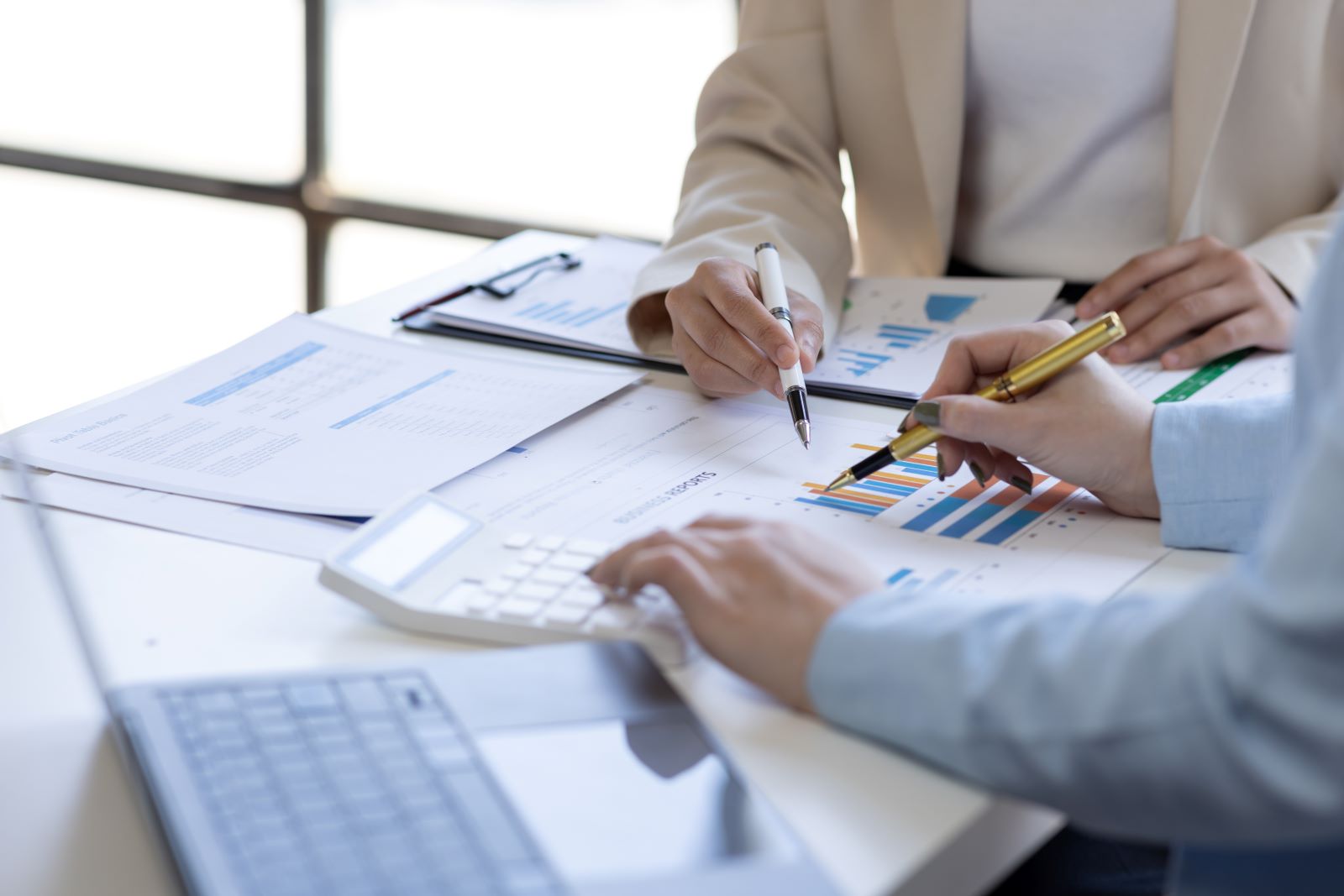 経常利益とは？ほかの利益との違いや算出方法をわかりやすく解説 | Airレジ マガジン