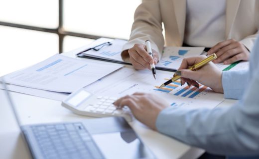 計上利益を計算する人たち