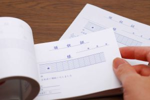 領収書の再発行の対処法を解説する記事のメイン画像