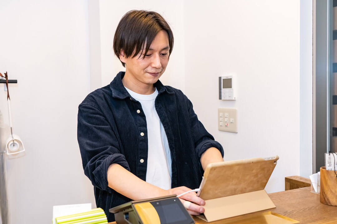 希望シフトの一覧化で、予約状況を確認しながらのシフト調整が可能に