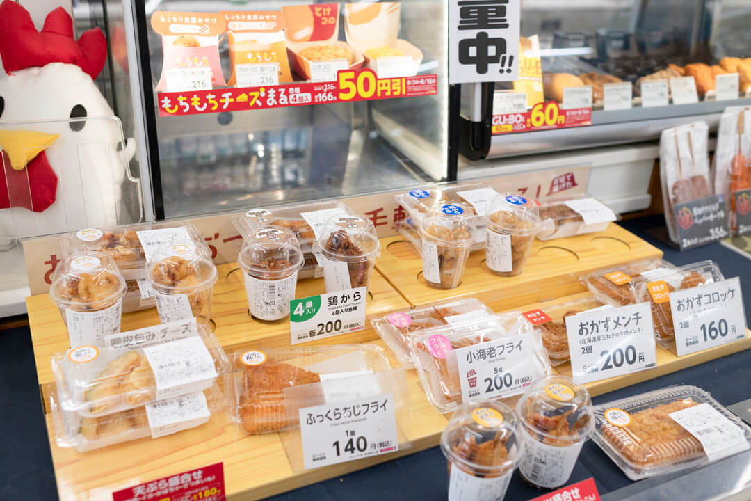 ホットスナックの焼き鳥は1日70本を売るなど、チェーン店の中でも高い売上を上げている。
