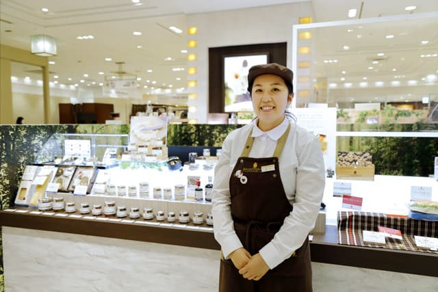店長 越川 由実子氏
